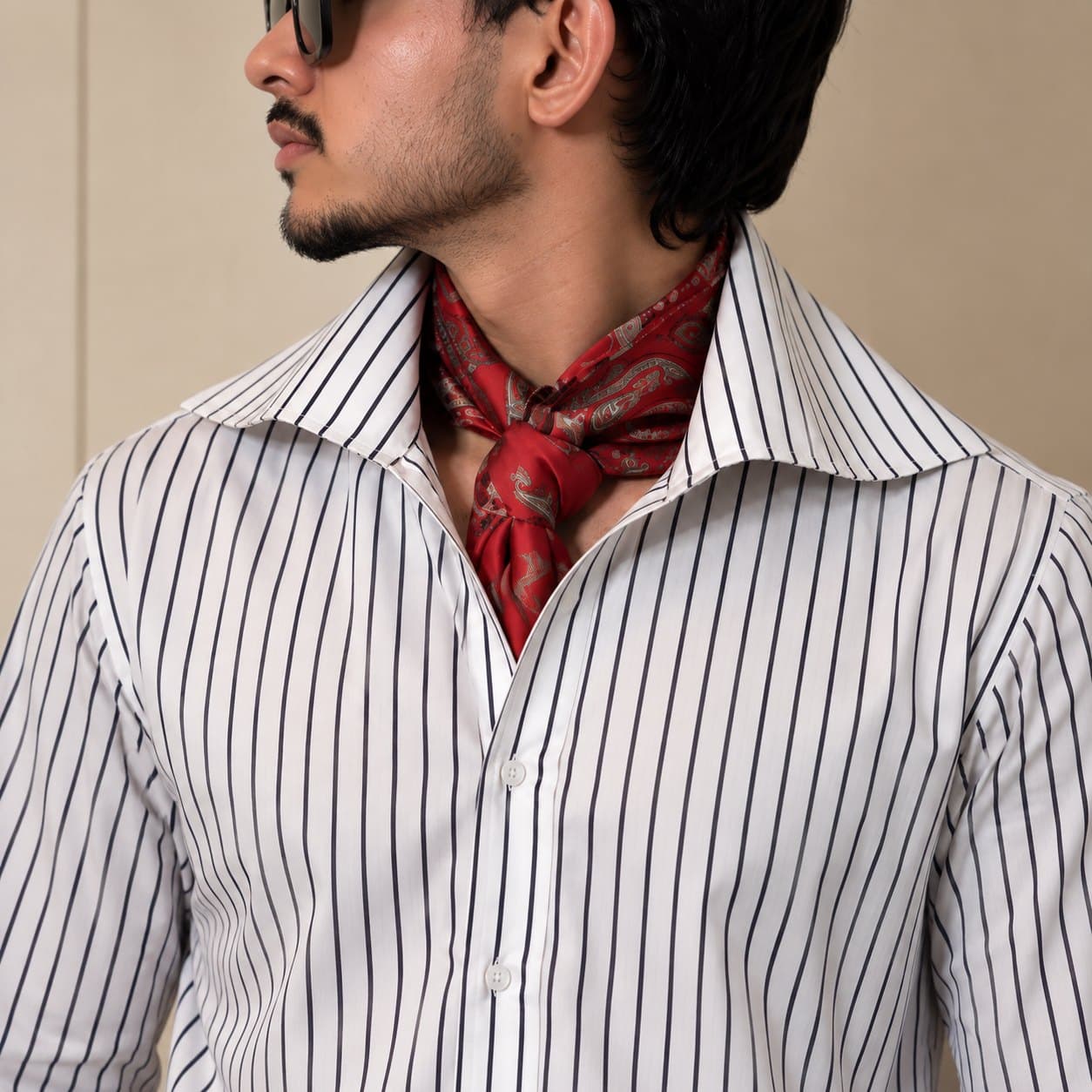 The collar, side on.